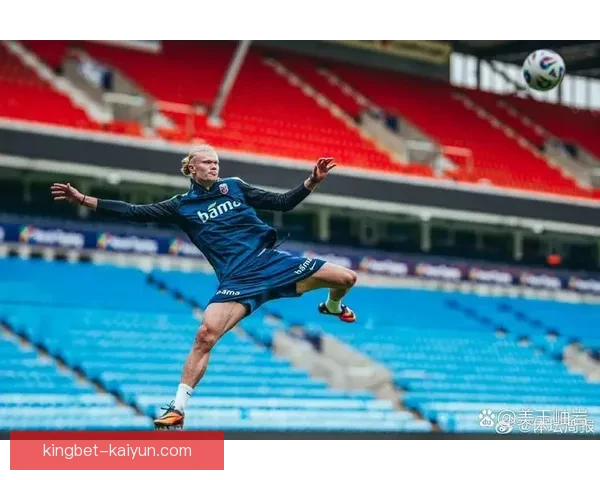 哈兰德身体对抗能力强悍，持续助力球队获得关键胜利